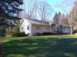5828 Scenic Dr, Minnetonka, MN 55345