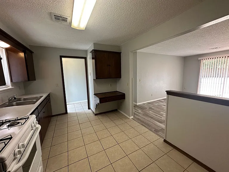 3904 Overland Dr — Photo 7