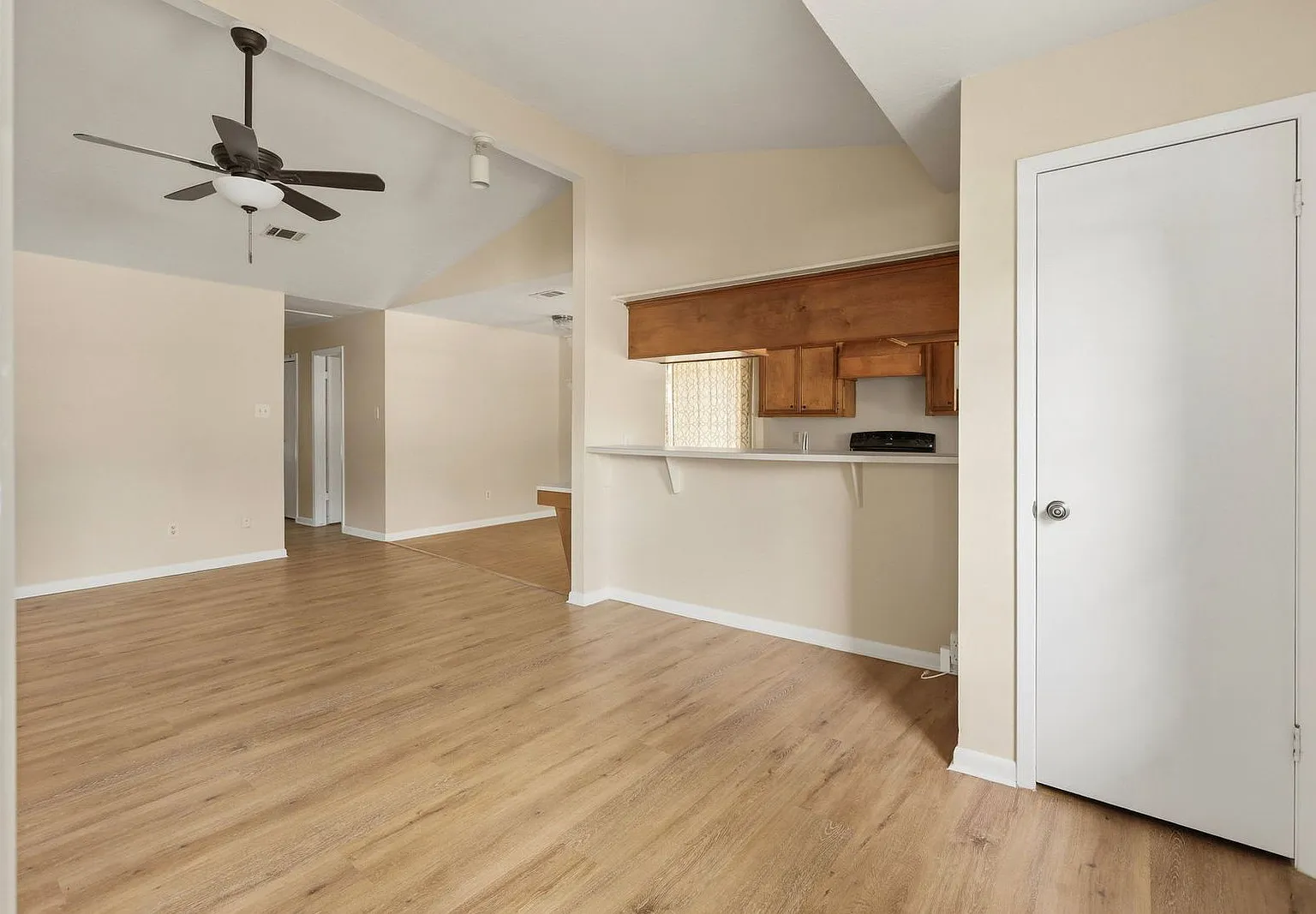 2 bed, 2.0 bath, 1150 sqft, $1,249 — Photo 4
