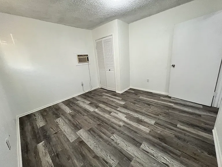 1744 18th Ave — Photo 3