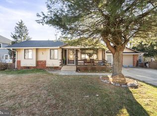 10825 Woodhaven Dr, Fairfax, VA 22030