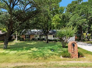 6211 Shorewood Dr, Arlington, TX 76016