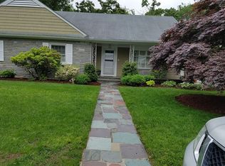 150 Naushon Rd, Pawtucket, RI 02861