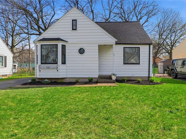 131 Langford Rd, Rochester, NY 14615