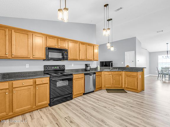4th image of 9931 Hamakua St