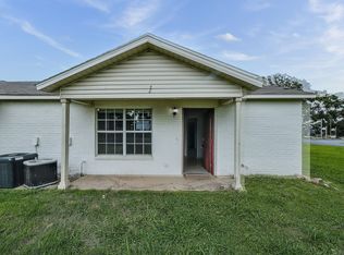 102 NW Park St APT 1, Bentonville, AR 72712