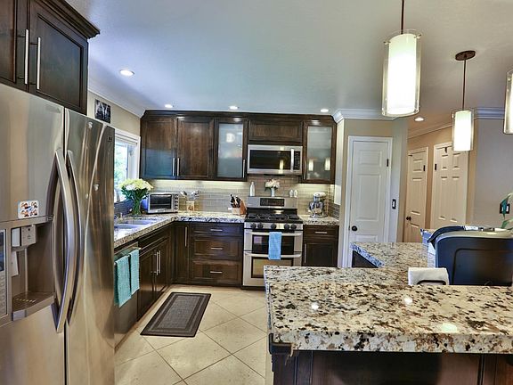 5th image of 1621 Hallbrook Dr