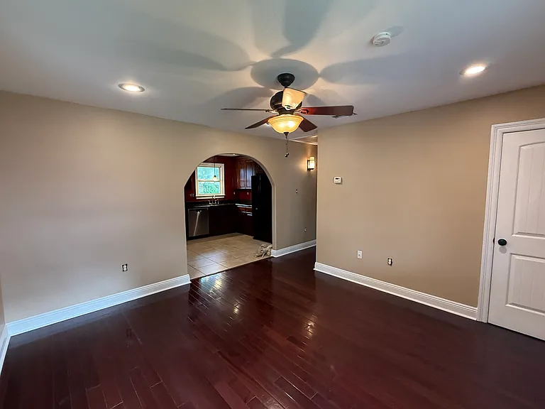 2409 Pecan Dr — Photo 1