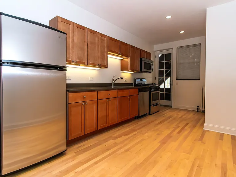6150 N Hoyne Ave — Photo 4
