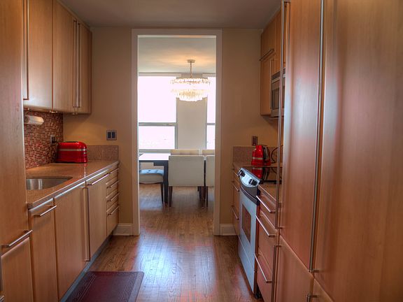 4th image of 2626 N Lakeview Ave APT 1103