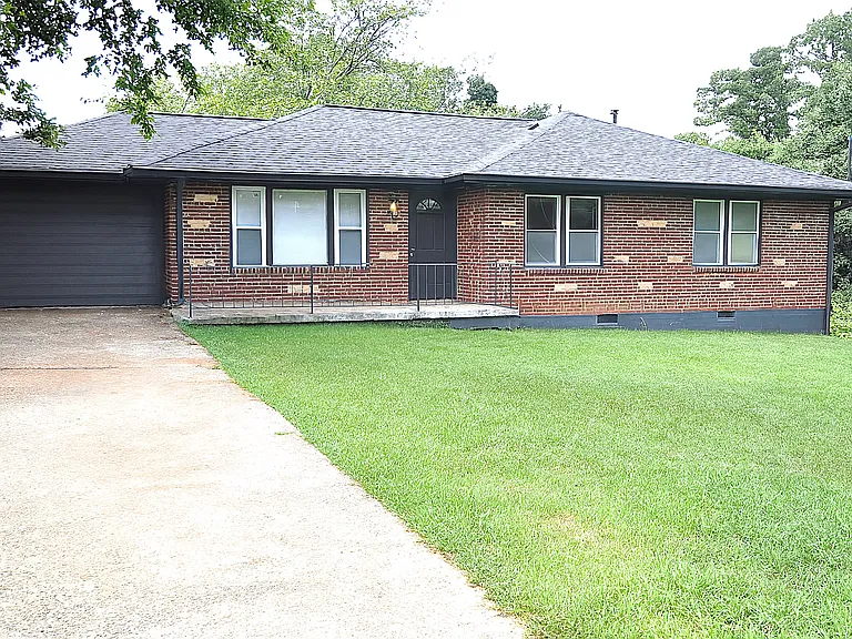 1742 Valencia Rd — Photo 1