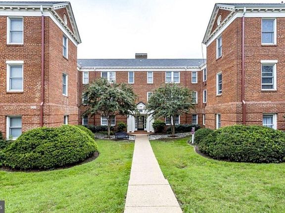 2nd image of 906 S Washington St APT 109