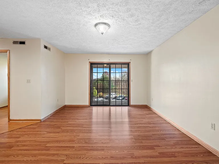 Blueberry Hill Apartments — Photo 13