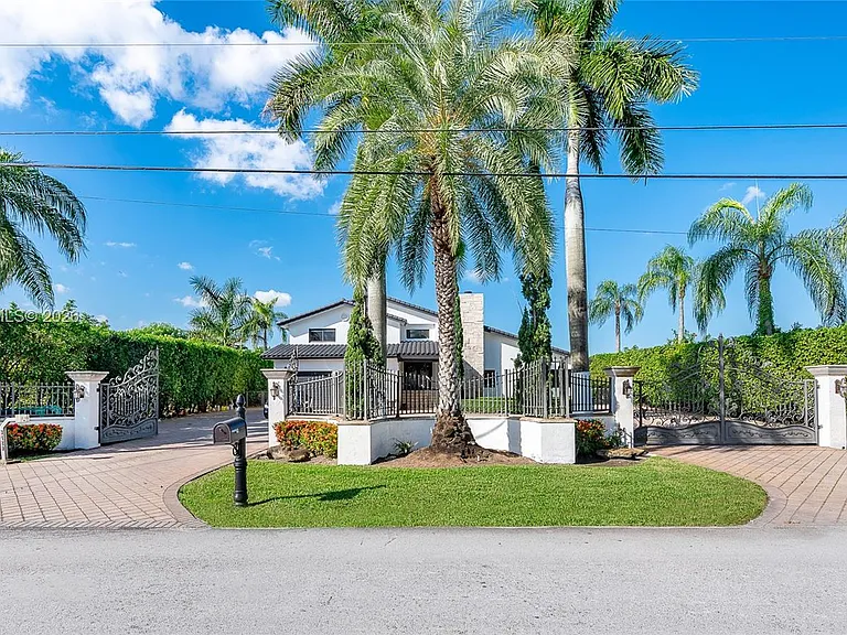 3420 SW 129th Ave — Photo 3