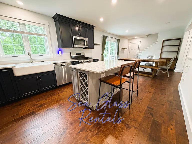 Beacon Dr — Photo 6