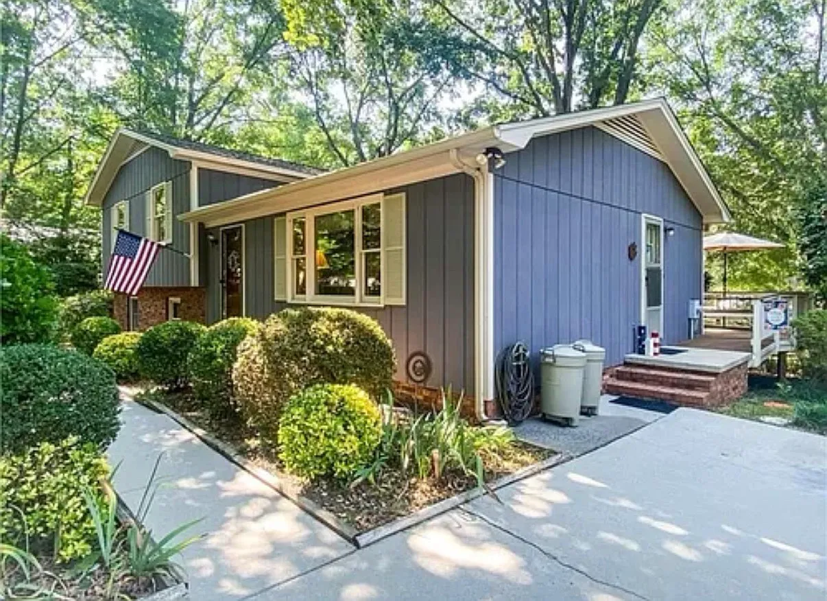 1 bed, 2400 sqft, $600 — Photo 1