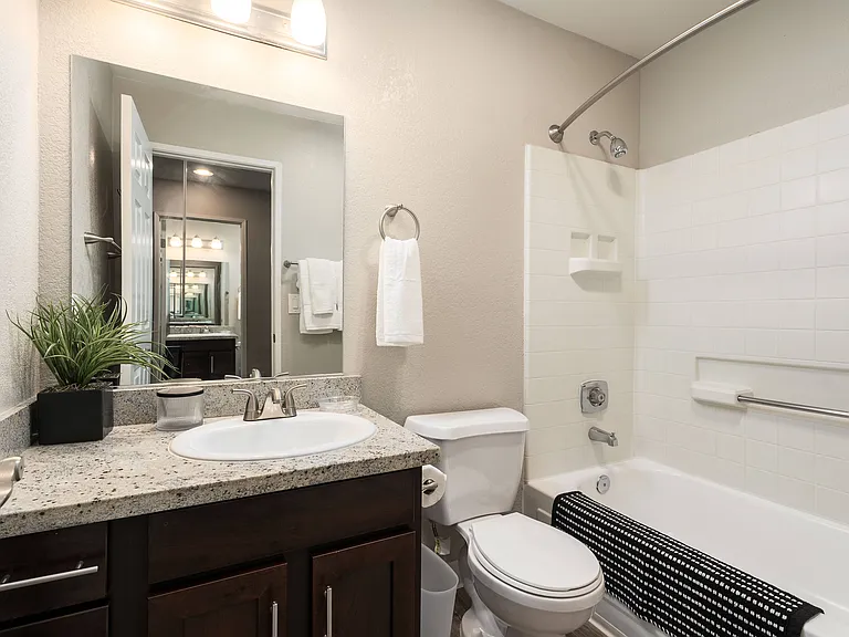 Larkspur Courts — Photo 46