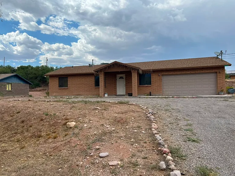 1071 Circulo Golondrina — Photo 1