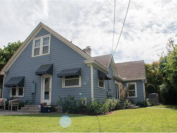 3rd image of 405 20th Ave NE
