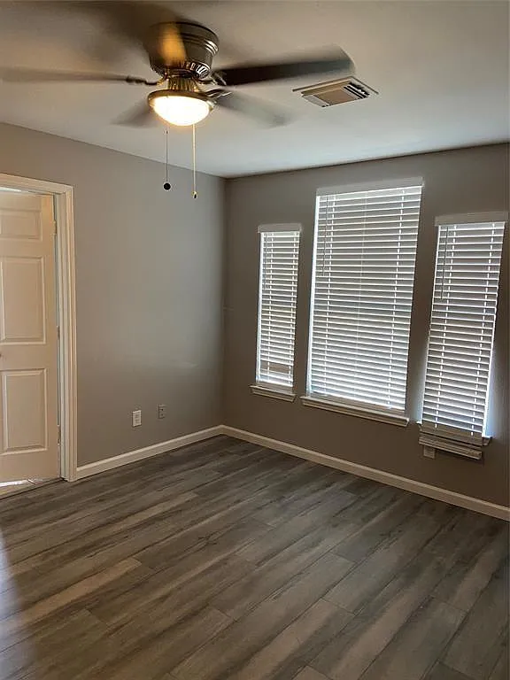 4 bed, 2.5 bath, 2033 sqft, $2,200 — Photo 3
