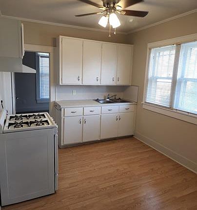 4th image of 203 S Cravens St APT 3