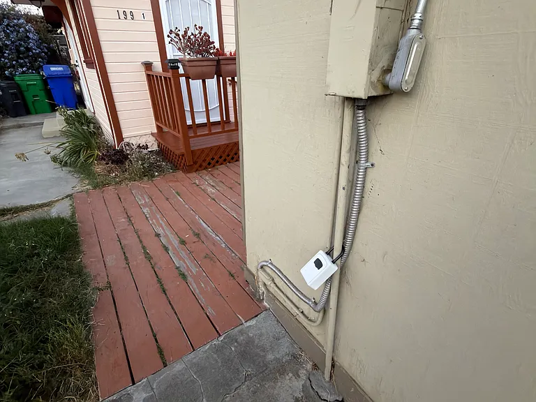 Side walkway to main house