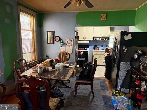 5th image of 261 Yost Ave