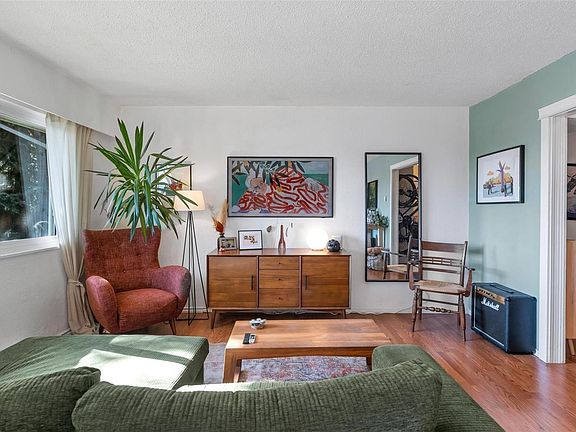 3rd image of 840 Craigflower Rd #4