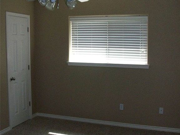 3rd image of 816 Twin Oaks Dr