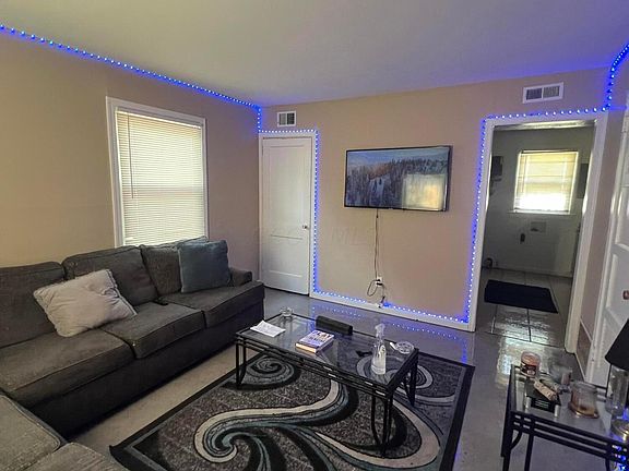 5th image of 829-831 Valerie Ln