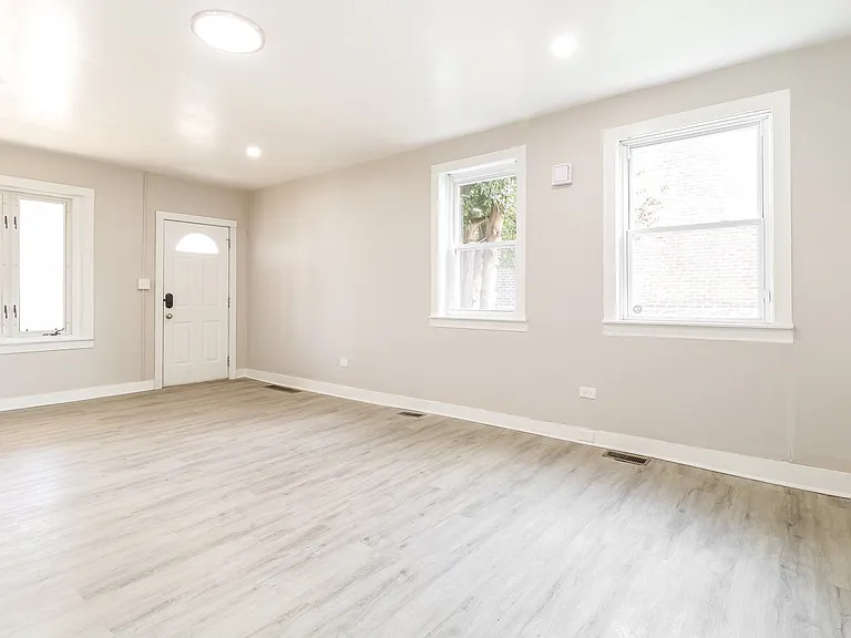 927916_021_living_room_13376038.jpg