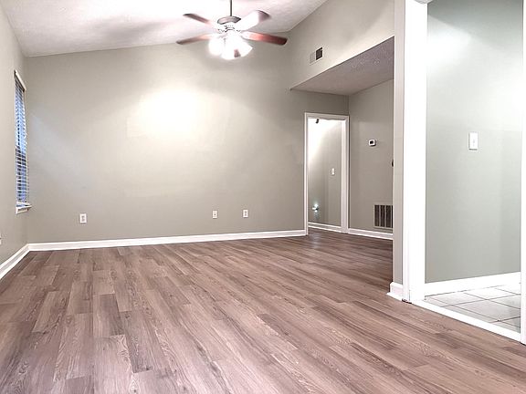 3rd image of 540 Country Glen Ct