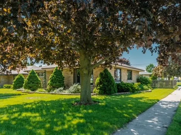 319 W Center AVENUE, Cedar Grove, WI 53013
