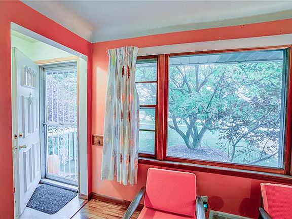 3rd image of 859 McKinley Ave