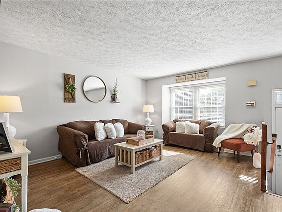 5th image of 260 Clearbrook Ct