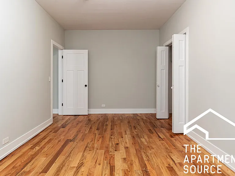 633 W Barry Ave #101 — Photo 5