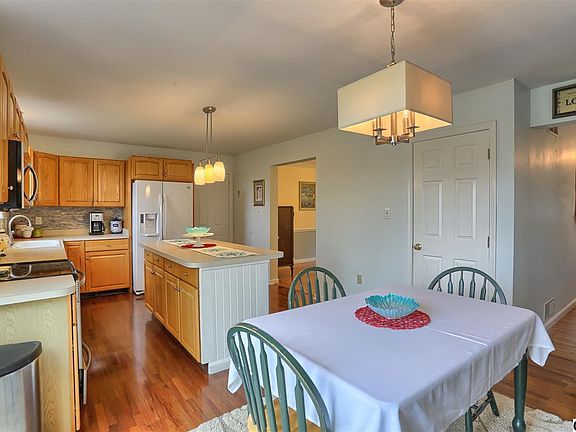 4th image of 2256 Canterbury Dr