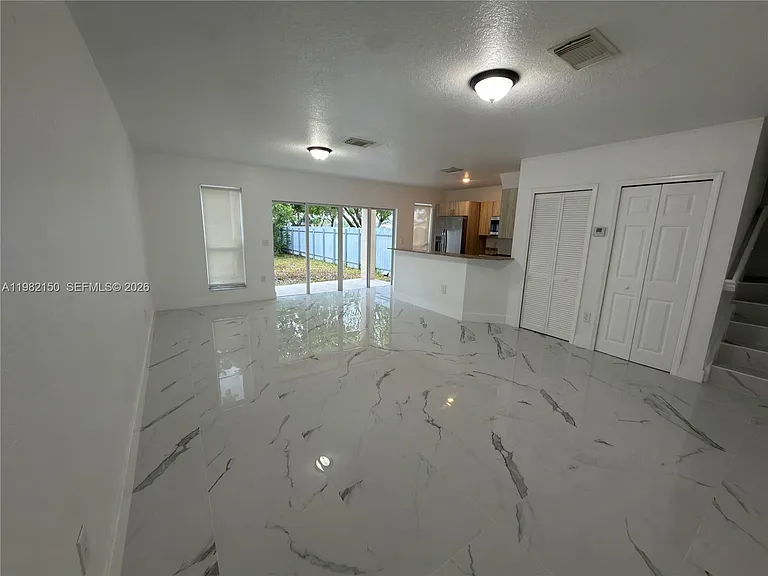 689 NW 6th St #689 — Photo 3