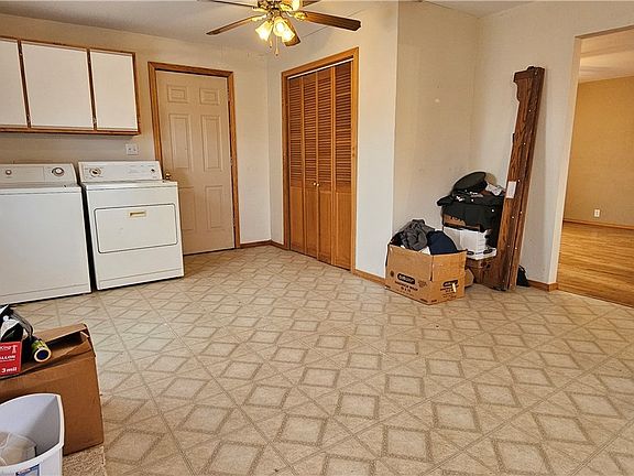 5th image of 206 E 5th St