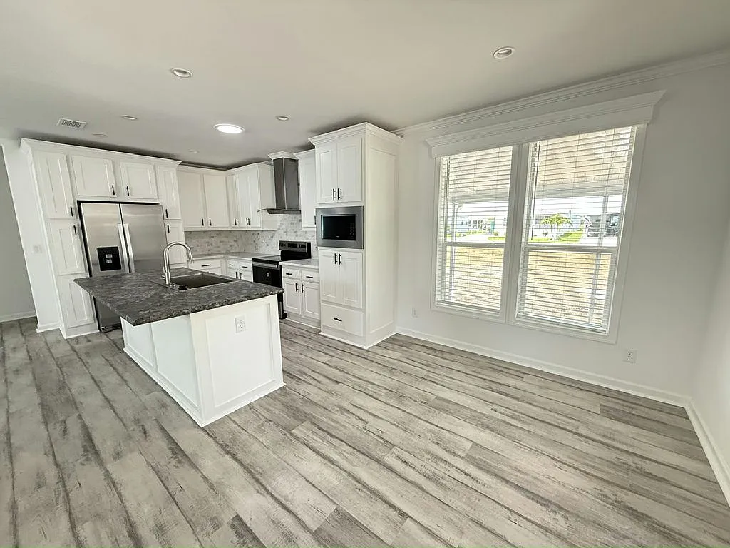 3 bed, 2.5 bath, 1460 sqft, $1,629 — Photo 2