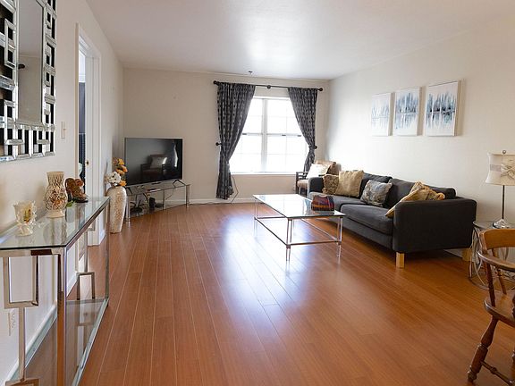 3rd image of 1180 Eddy St Unit B