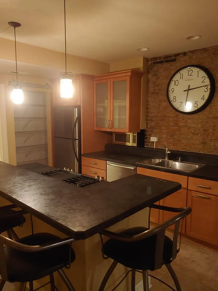 2 bed, 1800 sqft, $1,875 — Photo 1