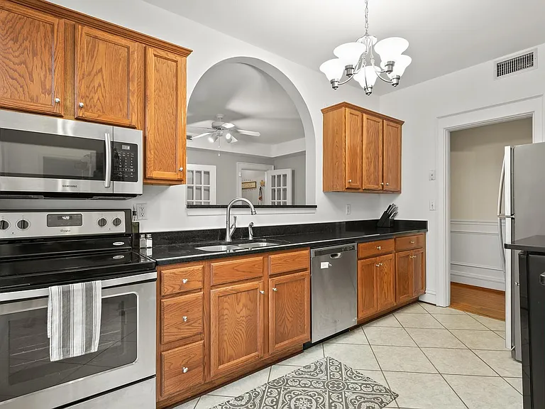 2812 Monument Ave — Photo 14