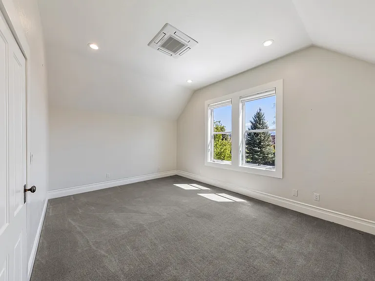 1049 Dressler Ln — Photo 31