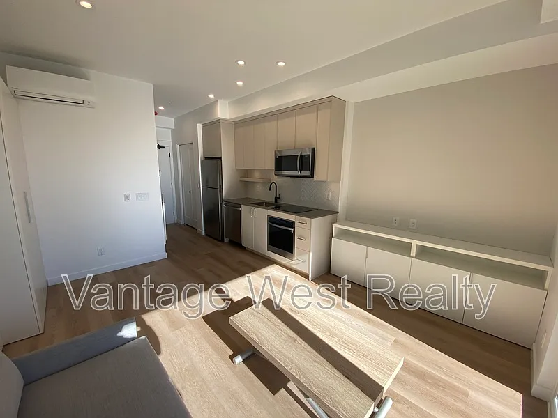 1274 Devonshire Ave — Photo 2