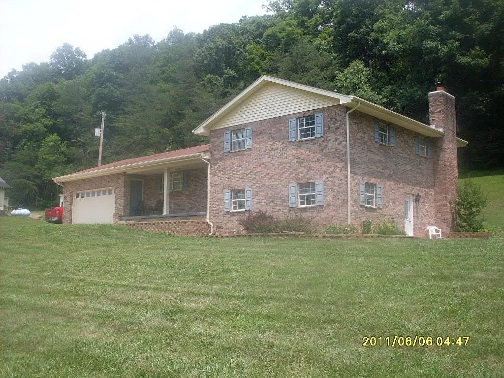 4 bed, 2300 sqft, $2,000 — Photo 2