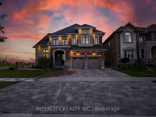 29 Chiming Rd, Brampton, ON L6P 4E1