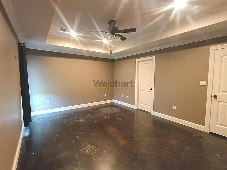1112 Gregory Ct — Photo 11