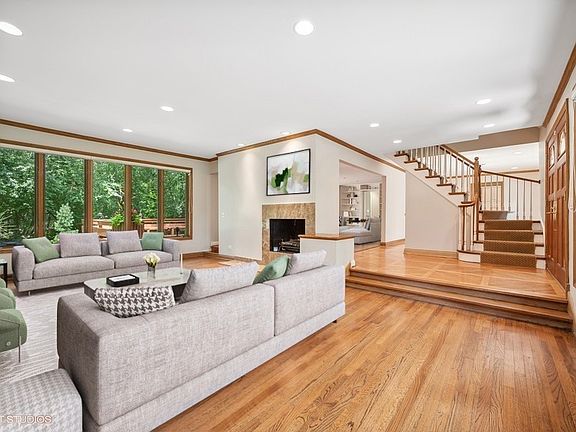 5th image of 1316 Woodland Ct W