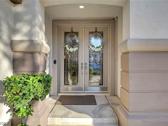 5th image of 444 Pinnacle Heights Ln